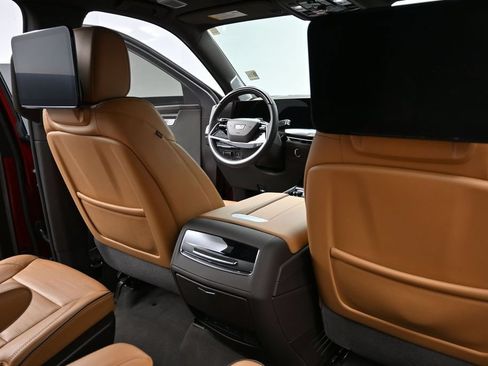 Certified 2025 Cadillac Escalade Premium Luxury w/ Touring Package AWD/4WD image 29