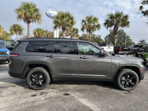 New 2025 Jeep Grand Cherokee L Limited image 10