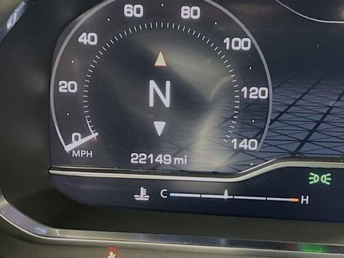 Used 2024 GMC Yukon XL SLT w/ SLT Luxury Package image 14