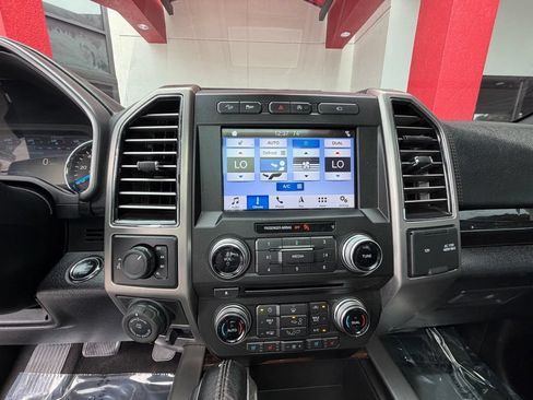 Used 2017 Ford F150 Platinum w/ Equipment Group 701A Luxury AWD/4WD image 22