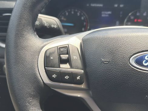 Used 2024 Ford Explorer XLT AWD/4WD image 18