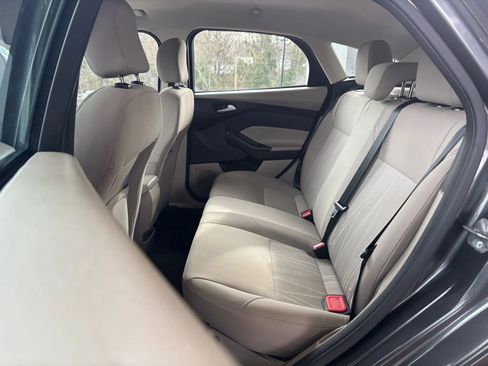 Used 2016 Ford Focus SE w/ SE Sport Package image 10