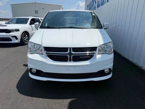 Used 2018 Dodge Grand Caravan SXT w/ Driver Convenience Group FWD image 2