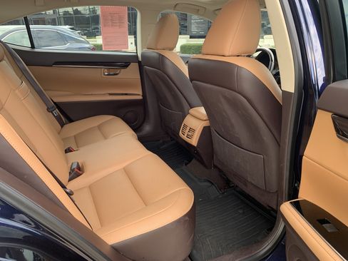 Used 2017 Lexus ES 350 w/ Premium Package FWD image 32