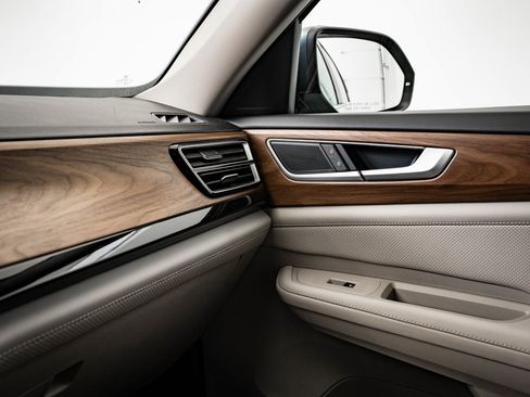 Used 2024 Volkswagen Atlas SE image 35