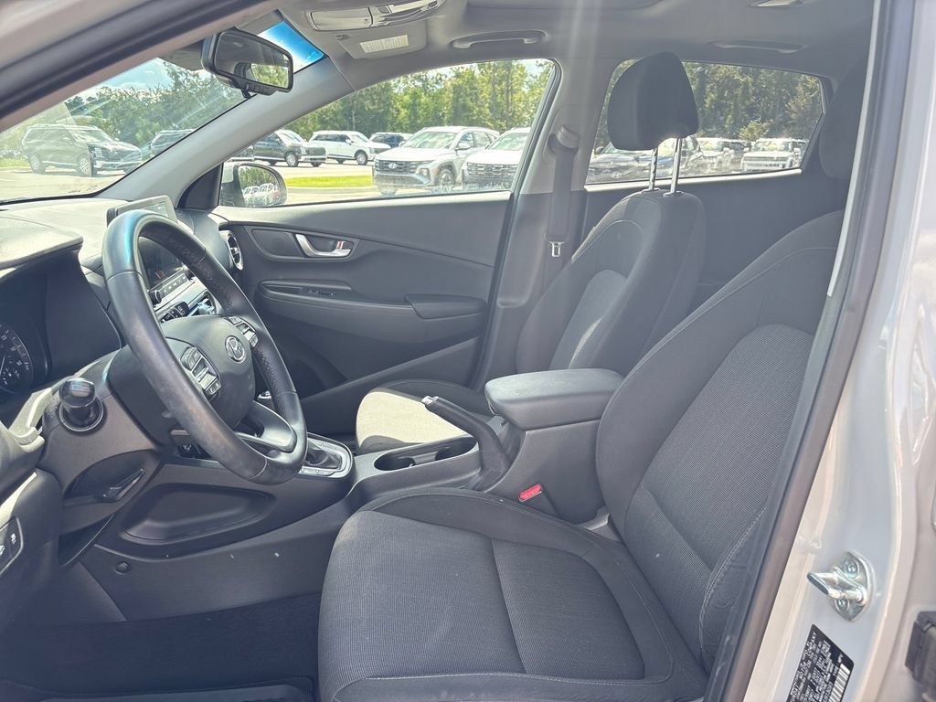 Used 2022 Hyundai Kona SEL w/ Convenience Package FWD image 4