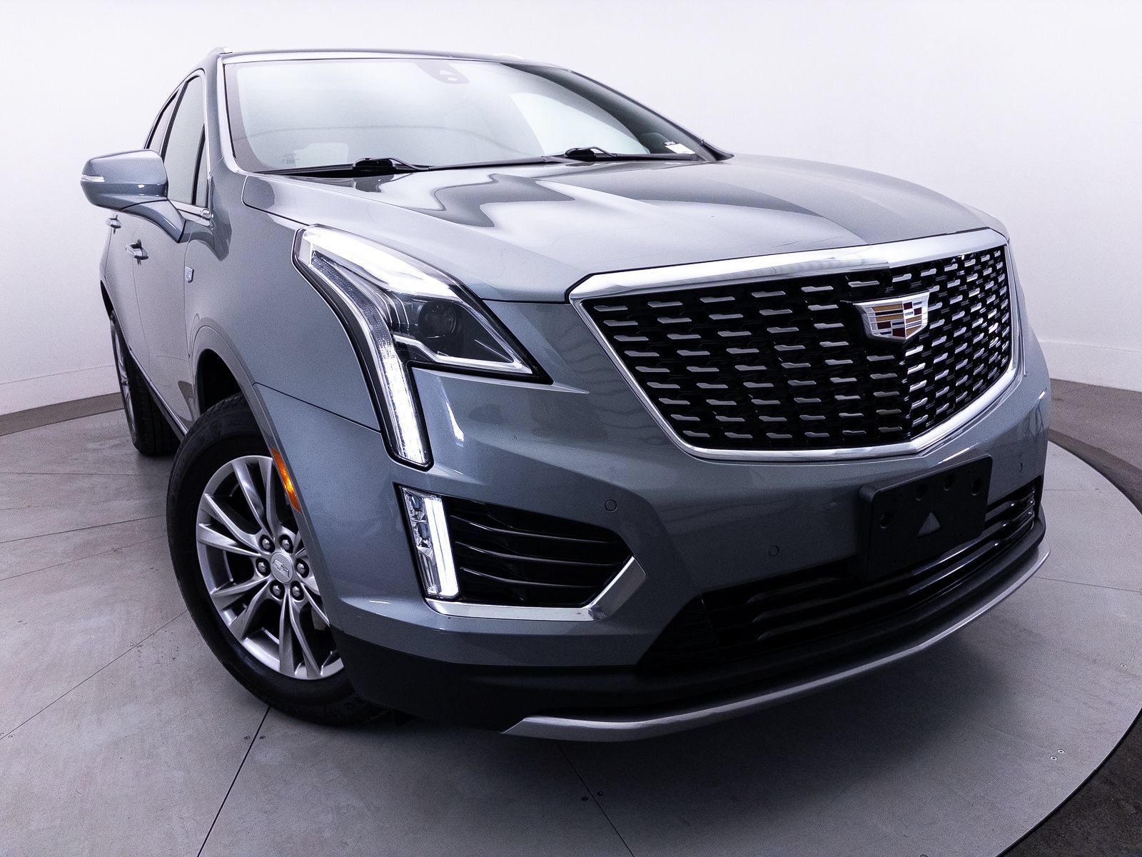 Used 2023 Cadillac XT5 Premium Luxury FWD image 3