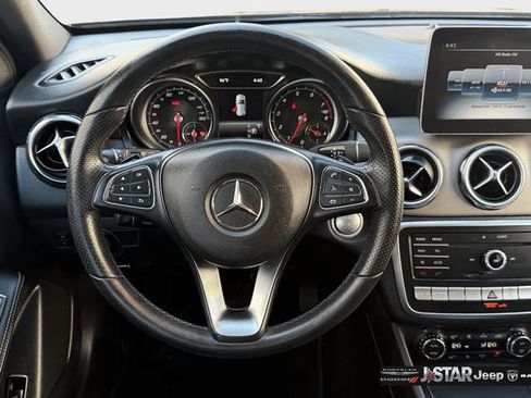 Used 2020 Mercedes-Benz GLA 250 4MATIC w/ Premium Package image 17