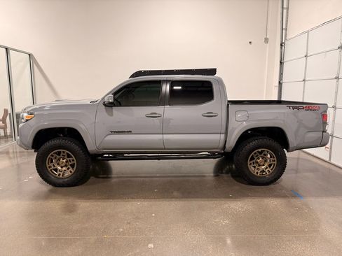 Used 2021 Toyota Tacoma TRD Sport image 8