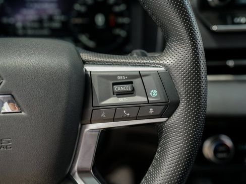 Used 2023 Mitsubishi Outlander LE image 31