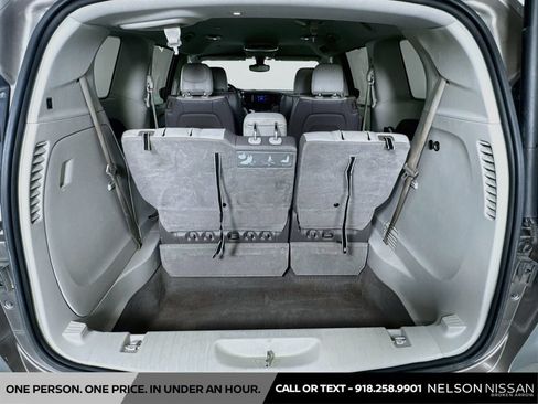 Used 2017 Chrysler Pacifica Touring-L FWD image 25