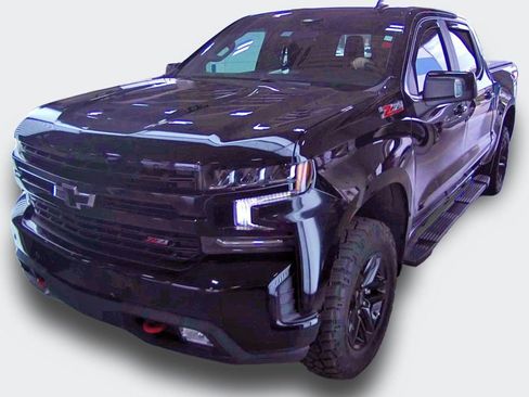 Used 2020 Chevrolet Silverado 1500 LT Trail Boss w/ Midnight Edition image 2