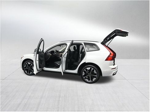 New 2026 Volvo XC60 B5 Plus AWD/4WD image 36