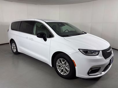 Used 2024 Chrysler Pacifica Touring-L