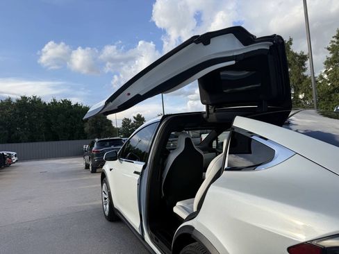 Used 2019 Tesla Model X 75D AWD/4WD image 15