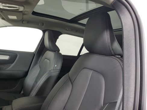 Certified 2026 Volvo XC40 B5 Plus AWD/4WD image 25