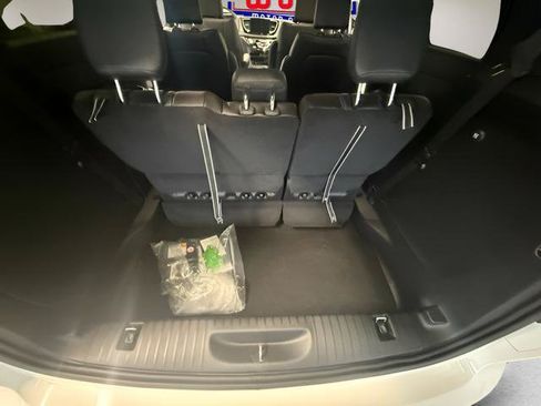 New 2027 Chrysler Pacifica Select FWD image 18