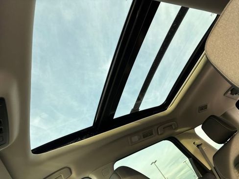 Used 2024 Nissan Pathfinder SV w/ SV Premium Package image 22