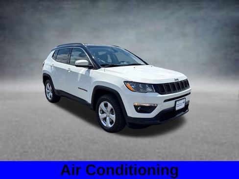Used 2020 Jeep Compass Latitude w/ Cold Weather Group AWD/4WD image 4
