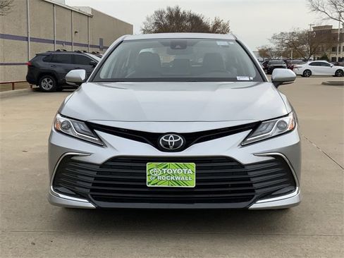 Used 2022 Toyota Camry XLE image 6