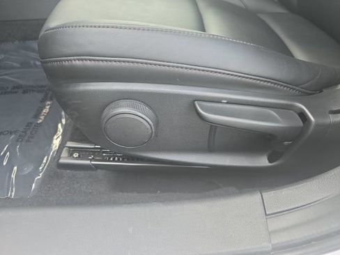 Used 2023 MAZDA MAZDA3 s FWD image 24