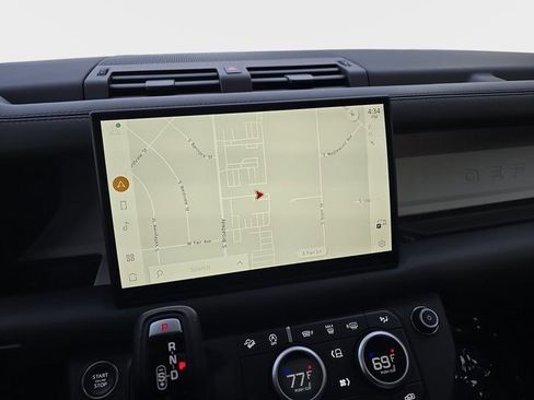 Used 2025 Land Rover Defender 110 S image 21