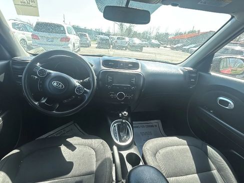 Used 2017 Kia Soul + image 3