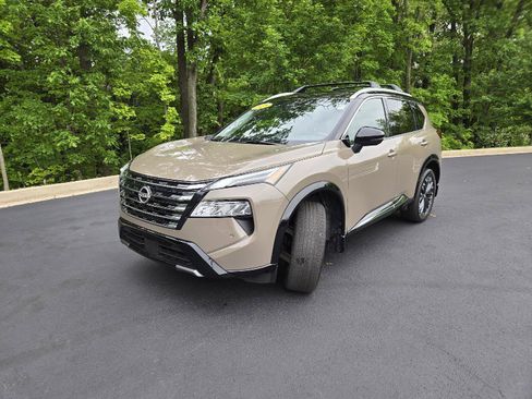 Used 2025 Nissan Rogue Platinum w/ Platinum Premium Package AWD/4WD image 4