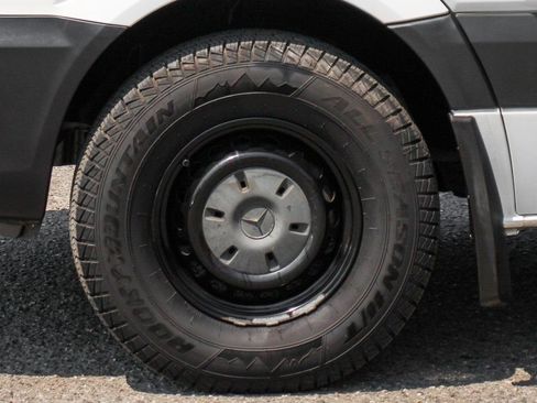 Used 2016 Mercedes-Benz Sprinter 2500 image 39