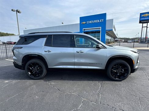 New 2026 Chevrolet Traverse RS w/ LPO, Floor Liner Package image 5