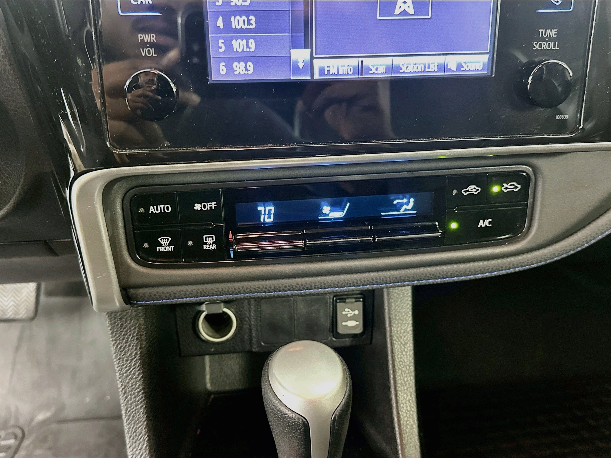 Used 2019 Toyota Corolla SE FWD image 22