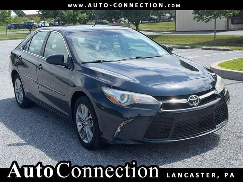 Used 2017 Toyota Camry SE FWD image 1