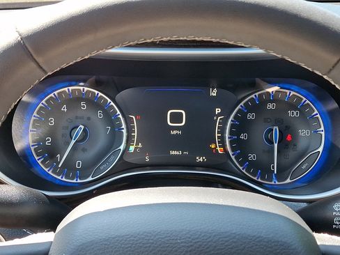 Used 2023 Chrysler Pacifica Limited FWD image 22