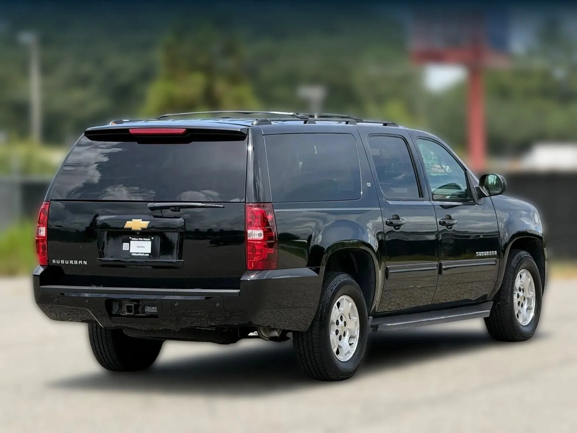 Used 2014 Chevrolet Suburban LT RWD image 9