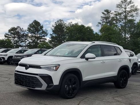 New 2026 Volkswagen Taos SE FWD image 31