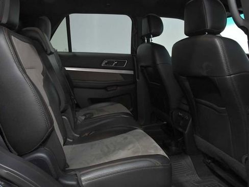 Used 2017 Ford Explorer XLT w/ Equipment Group 202A FWD image 16