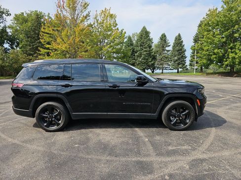Used 2023 Jeep Grand Cherokee L Limited w/ Black Appearance Package AWD/4WD image 7