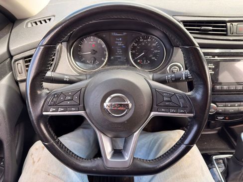 Used 2017 Nissan Rogue SV AWD/4WD image 15