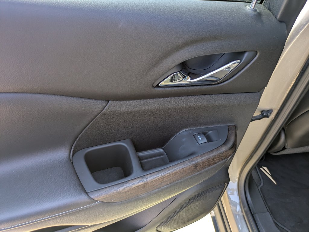Used 2023 GMC Acadia Denali w/ Denali Ultimate Package FWD image 9