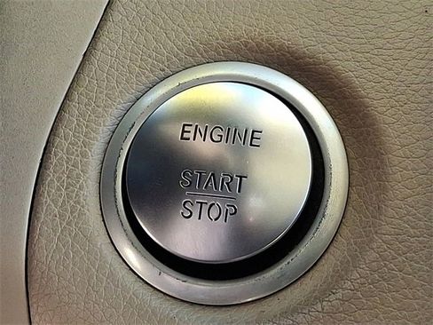 Used 2016 Mercedes-Benz GLC 300 w/ Premium Package image 25