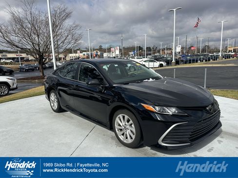 Used 2021 Toyota Camry LE image 1
