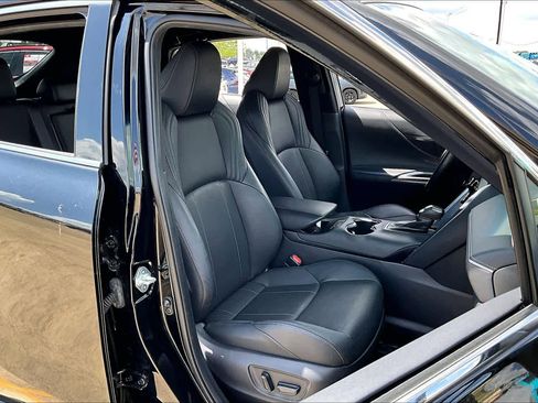 Used 2021 Toyota Venza XLE w/ Softex Package image 9