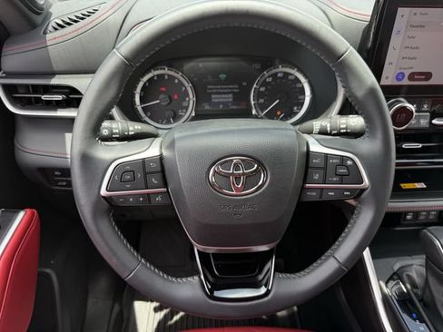 Used 2024 Toyota Highlander XSE FWD image 13