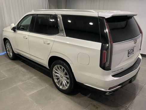 Used 2023 Cadillac Escalade Premium Luxury w/ Performance Package image 4