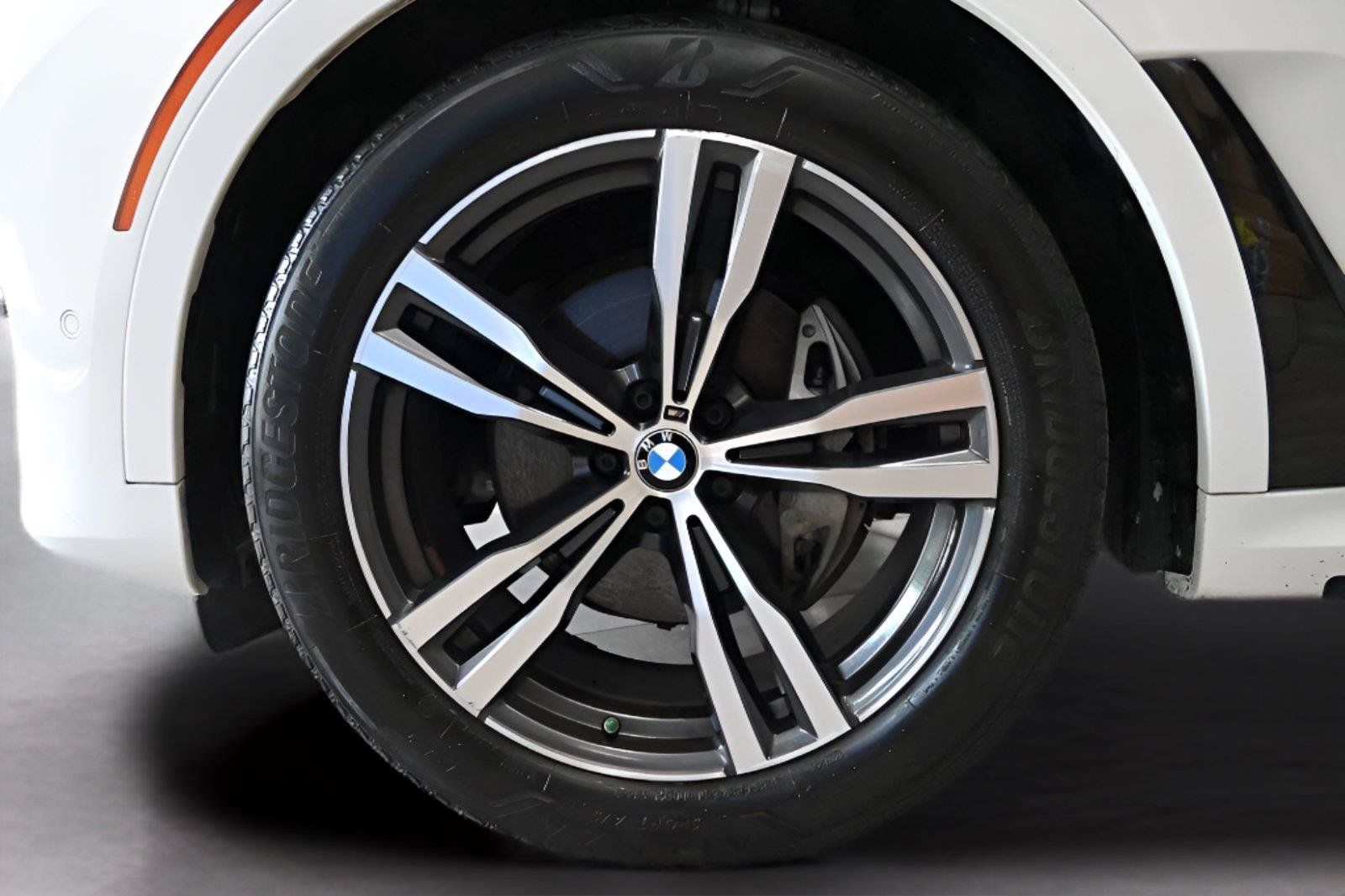 Used 2020 BMW X7 xDrive40i w/ M Sport Package AWD/4WD image 34