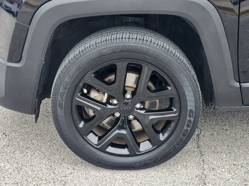 Used 2018 Jeep Renegade Altitude w/ UConnect 8.4 Nav Group image 8