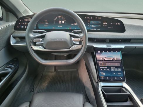 Used 2025 Lucid Air Pure image 40
