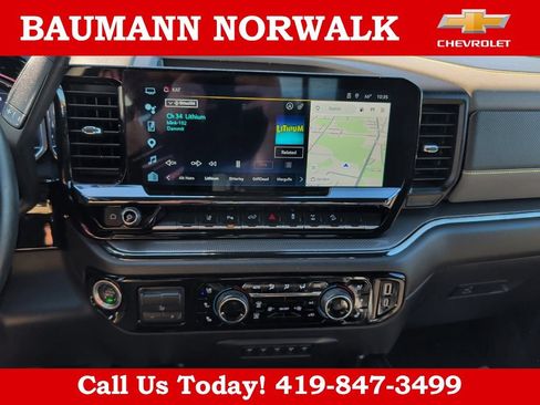 Used 2025 Chevrolet Silverado 2500 ZR2 w/ Technology Package AWD/4WD image 28