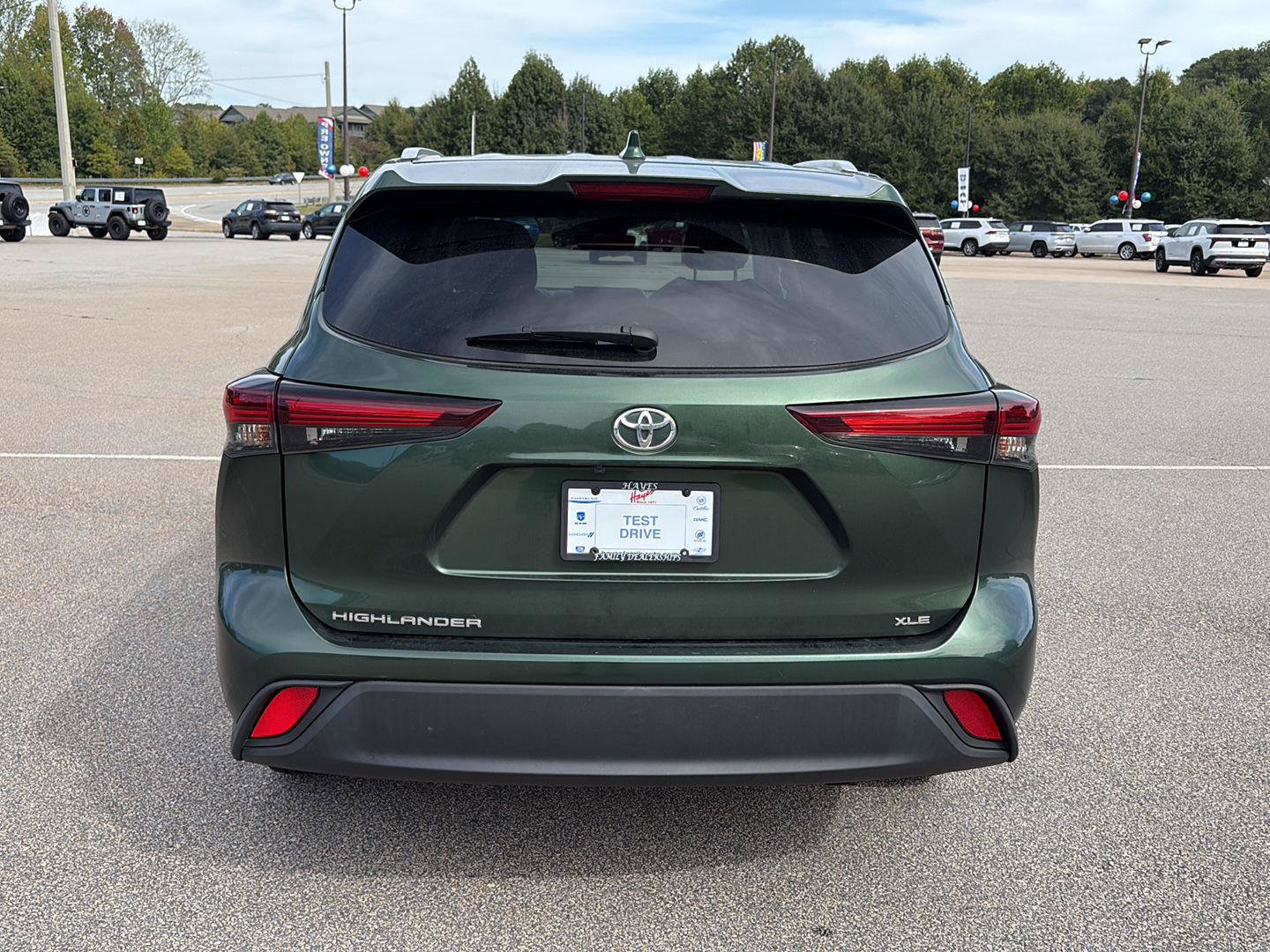 Used 2024 Toyota Highlander XLE FWD image 4