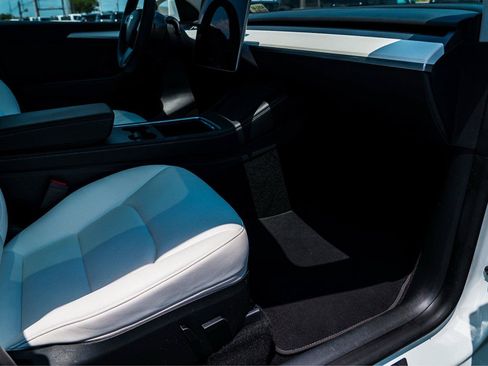 Used 2023 Tesla Model Y AWD image 23